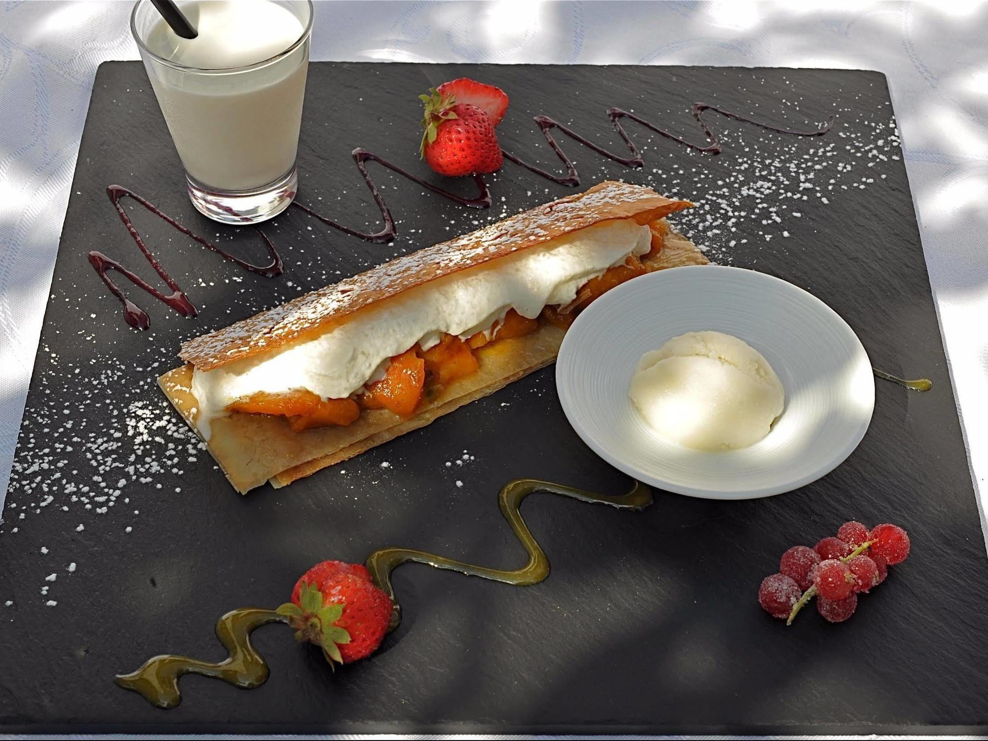 Logis Restaurant Les 3 Rois Issoudun